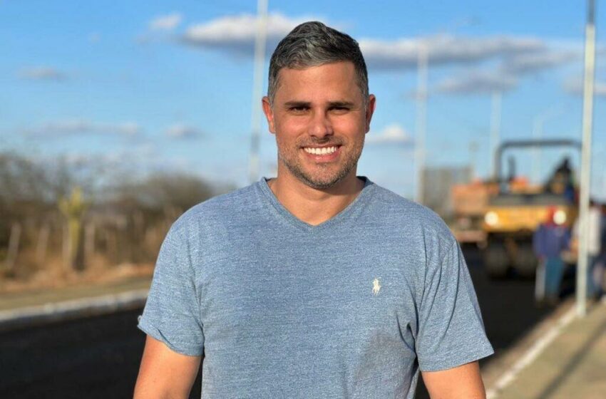  Prefeito Felício Queiroz assina contrato de R$ 1 milhão em Brasília para construção dos portais em São José dos Cordeiros